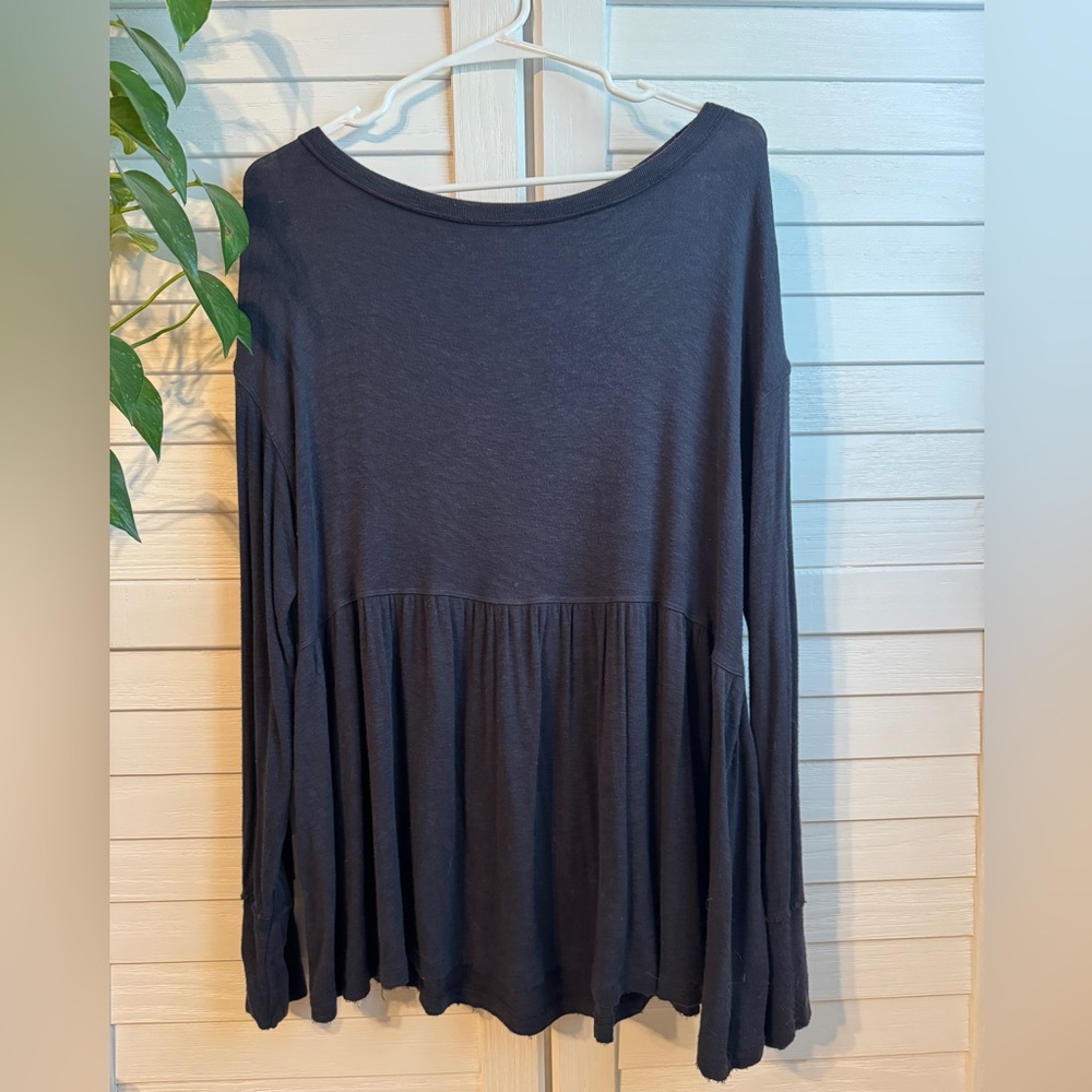 American Eagle Outfitters Grey Long Sleeve Smocked Tee